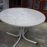 Round marble garden table