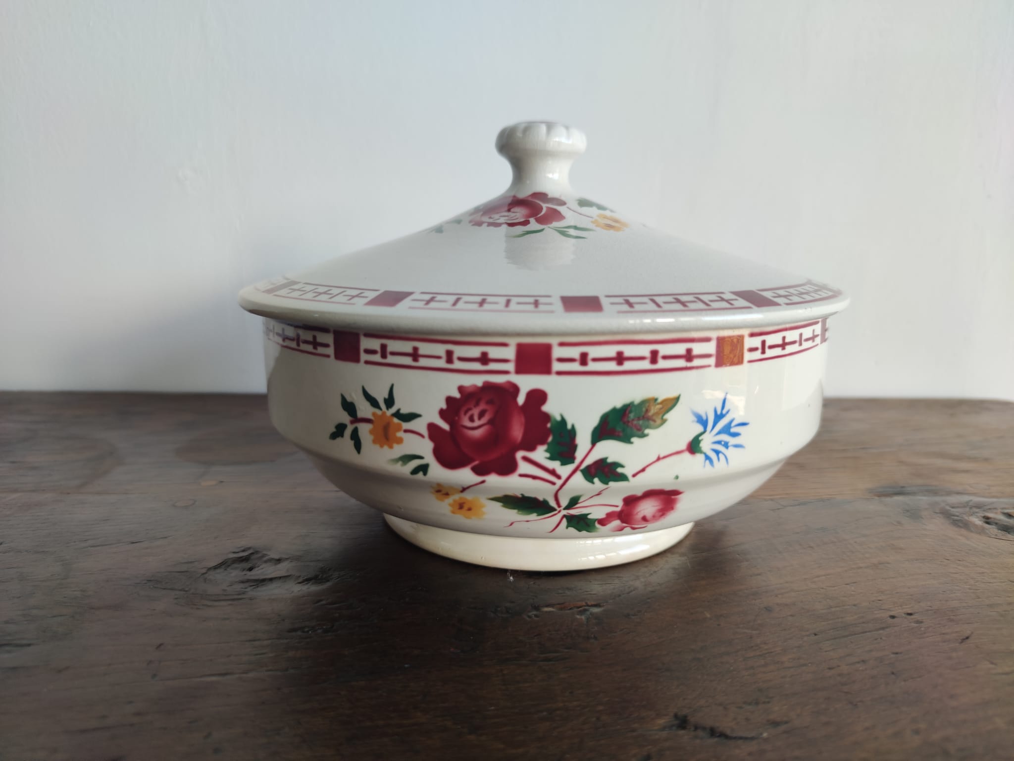 Soup pot Sarreguemines and Digoin Model Danielle