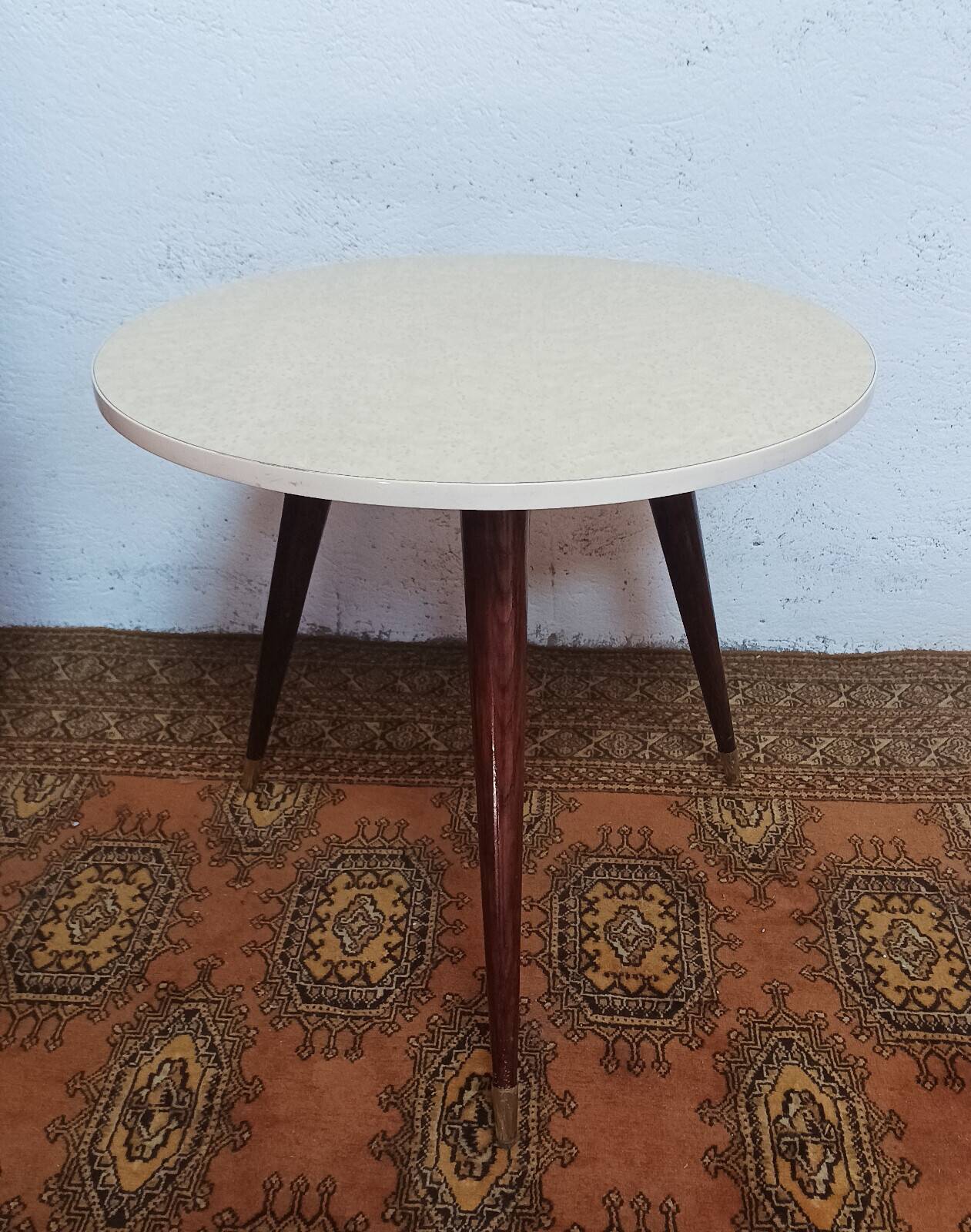 Vintage tripod side table in wood and formica.