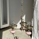 Petit lustre rose et doré à 3 bras de lumières