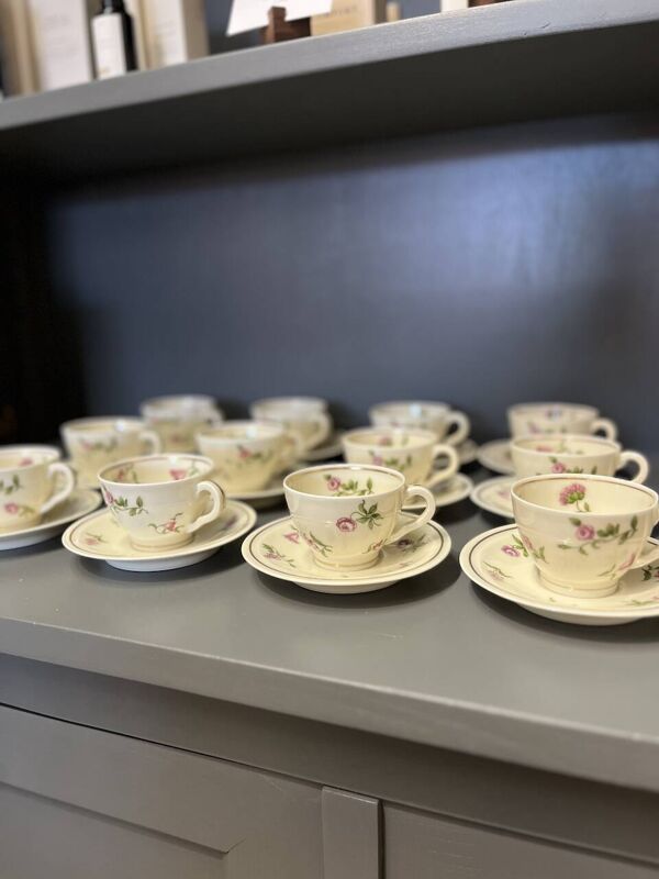 Lot de 12 tasses à café fleuries mauve en porcelaine de Limoges - Théodore Haviland
