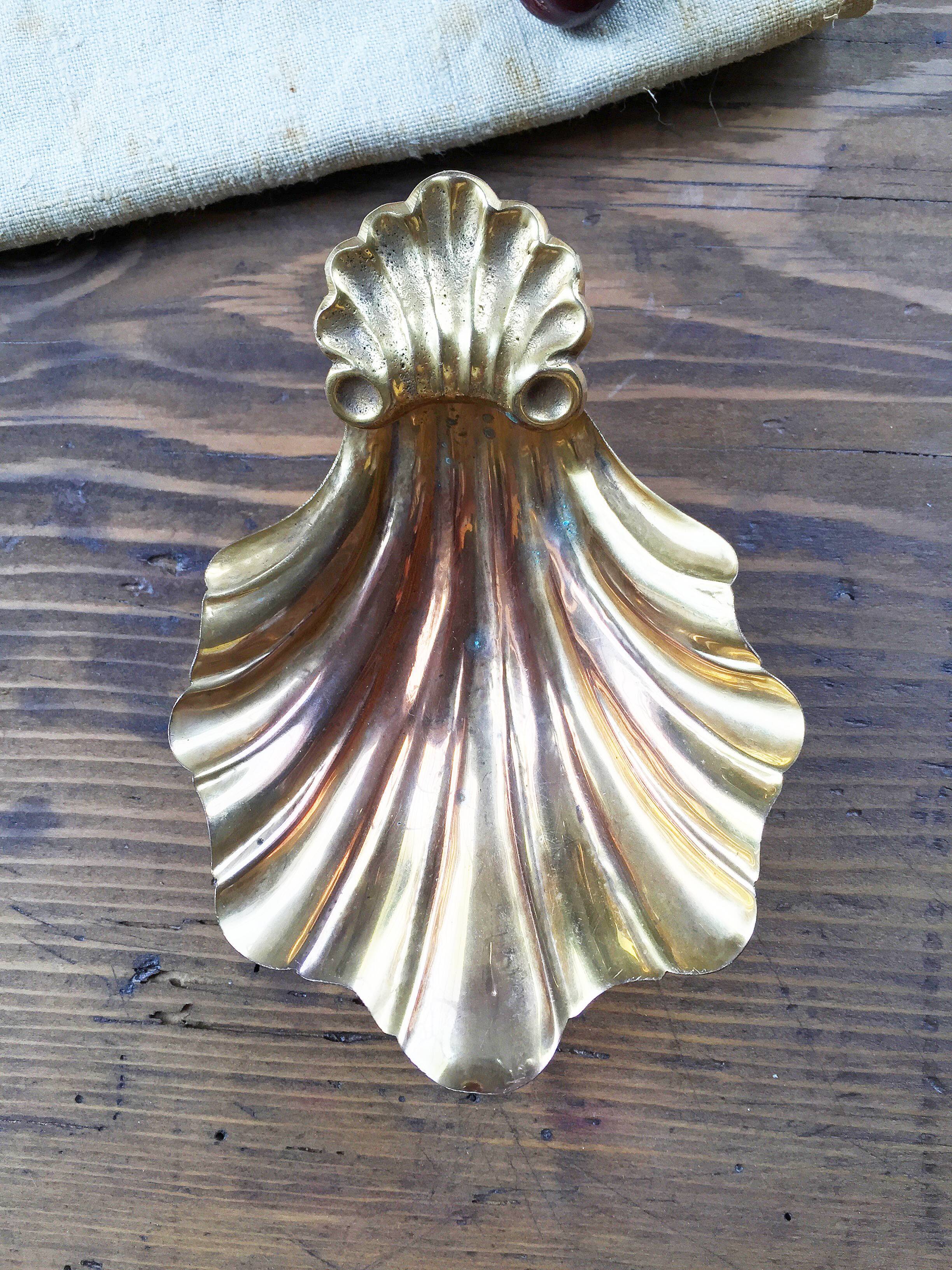 Golden shell ashtray