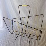 Black metal magazine rack with yellow scoubidou thread