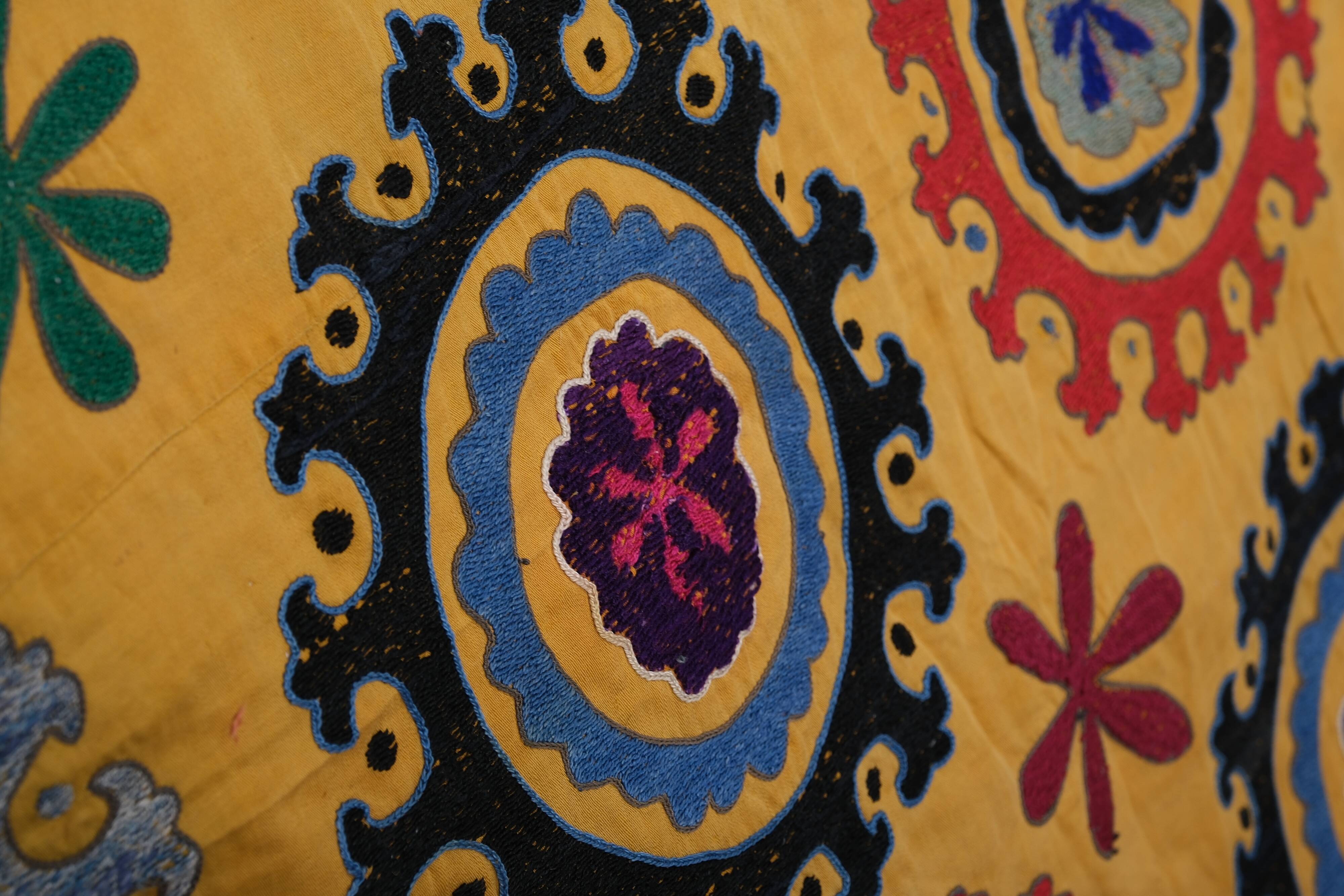 Hand knotted rug, vintage Turkish rug 116x150 cm