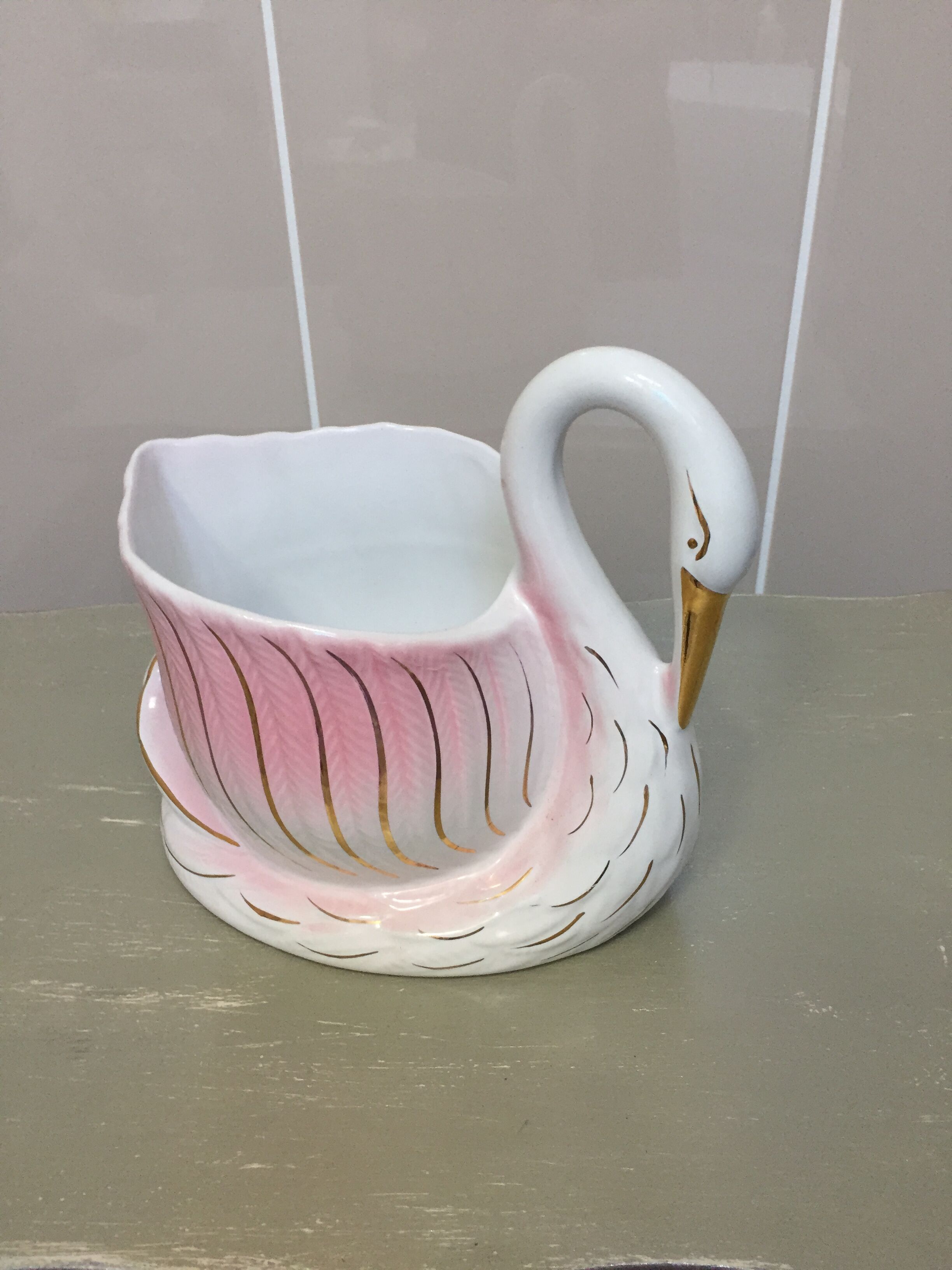 Vintage porcelain swan pot cache