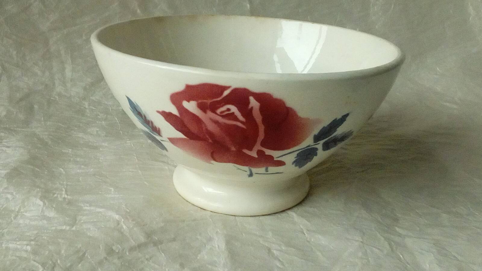 Antique Sarreguemines Digoin earthenware bowl, Janine pattern