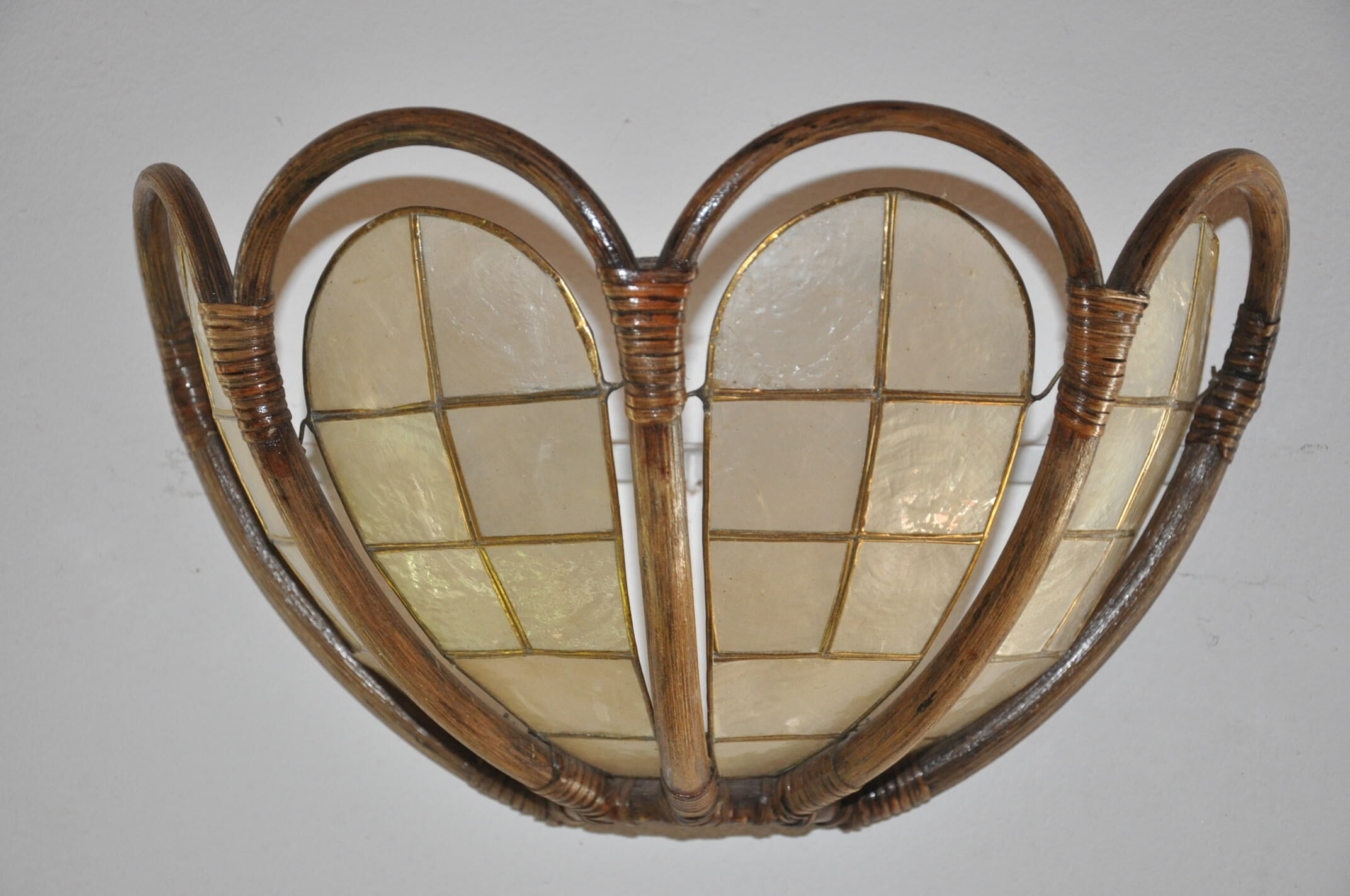 Wall light mother-of-pearl and bamboo flower shape