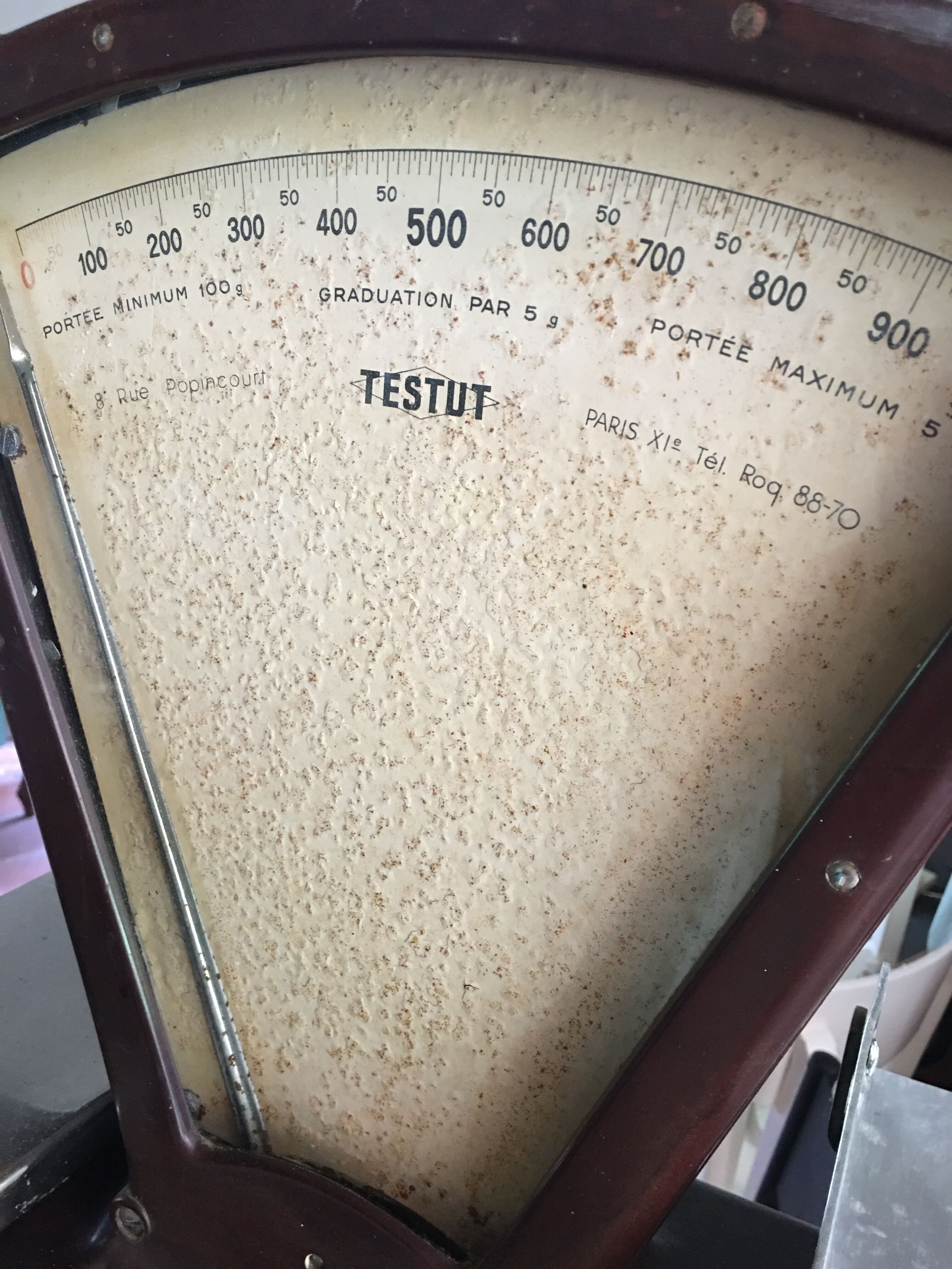 Vintage Testut grocery scale