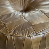 Pouf / coffre en patchwork de cuir kaki style De Sede