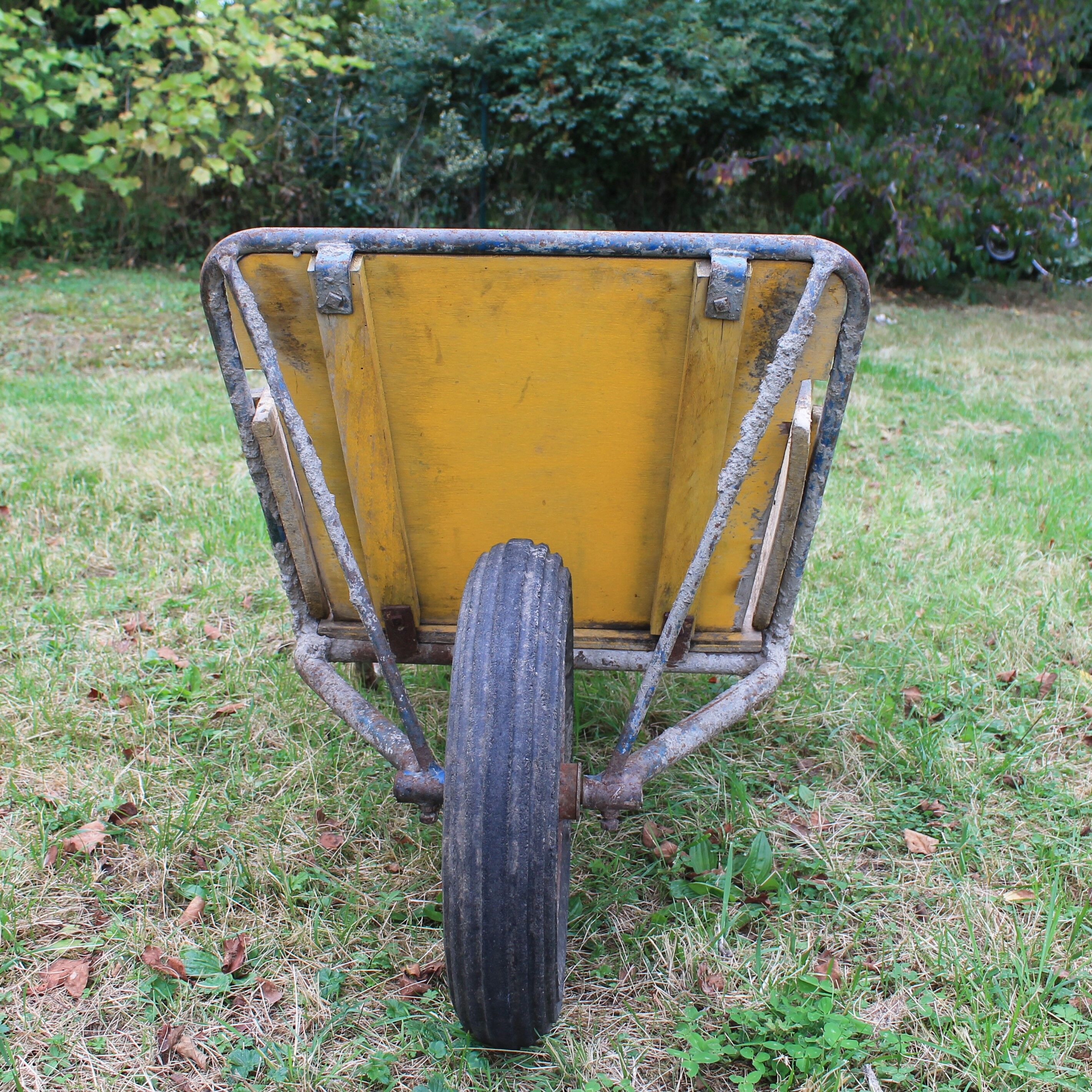 Wheelbarrow with 2 removable leaves from the 1950s