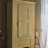 19th-century bonnetière wardrobe | Claudia