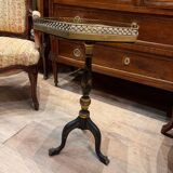 Tripod pedestal table