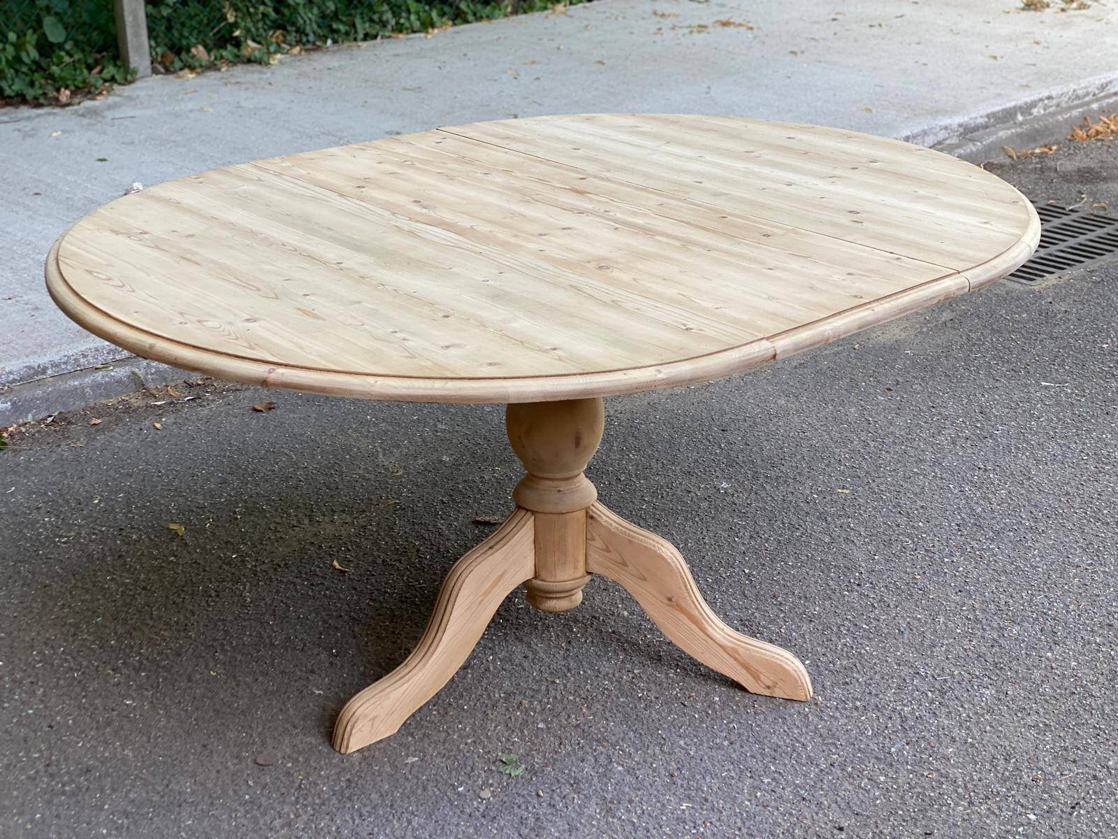 Interior's extendable round tripod dining table renovated in solid wood