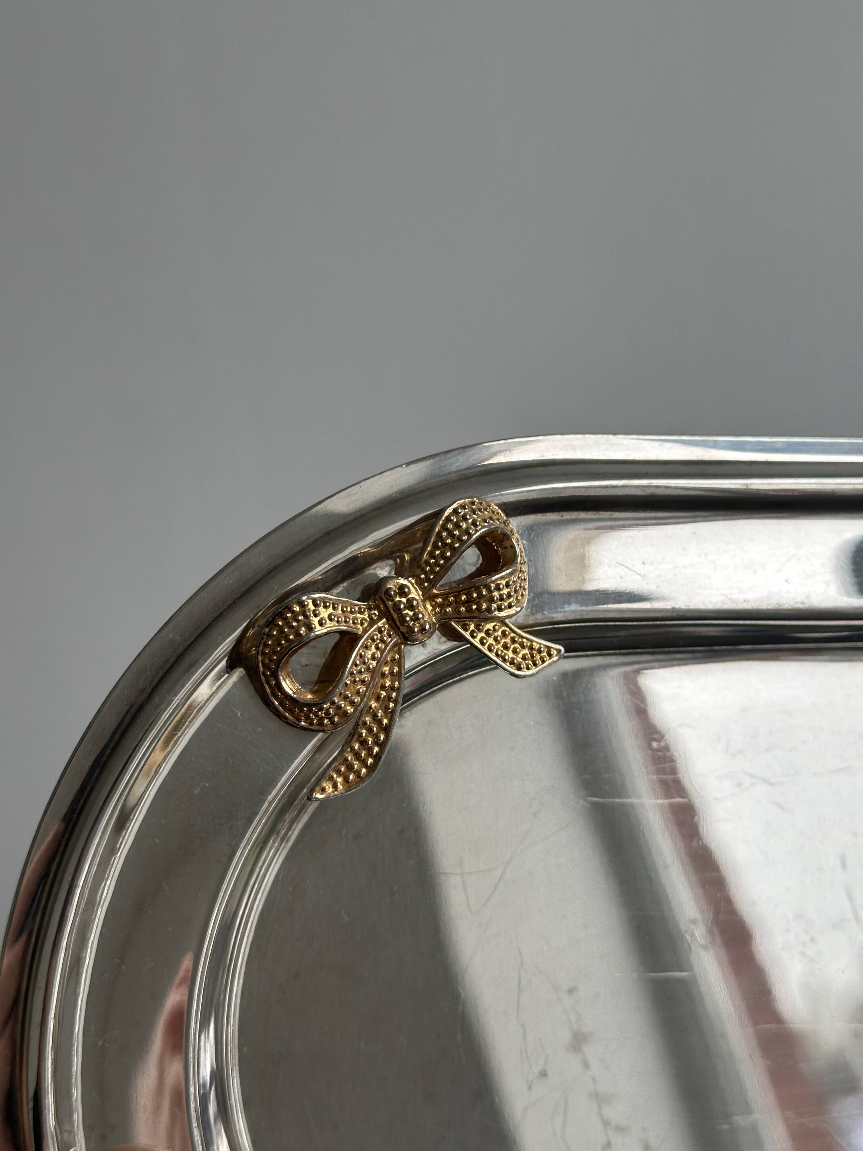 Petit plateau en inox à motif nœuds