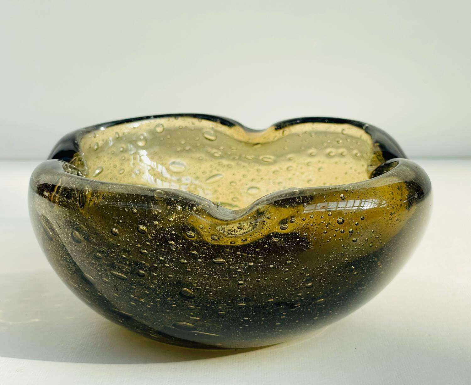 Cendrier en verre bulle ambré – design vintage années 60