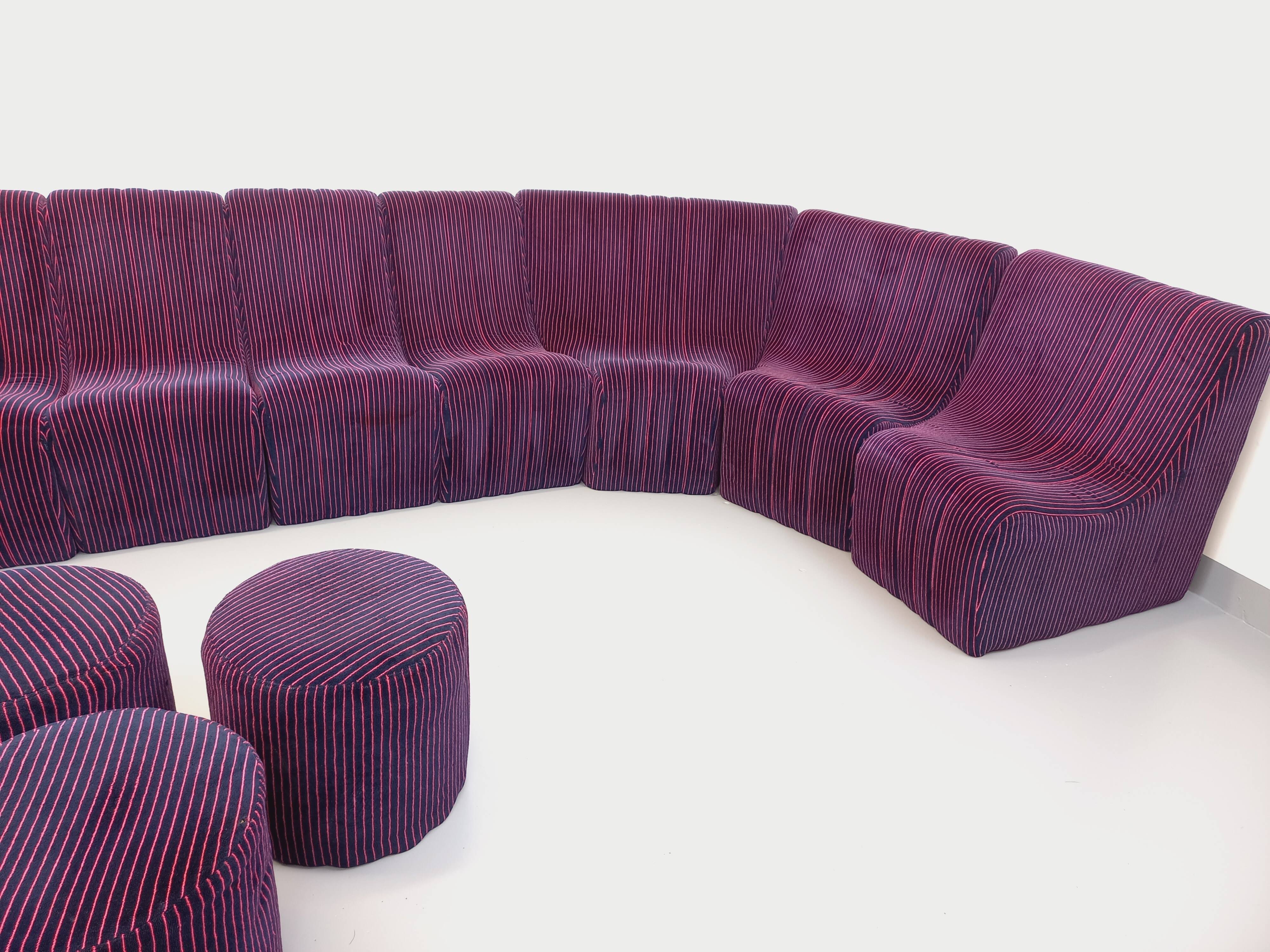 Vintage Snake modular sofa composed of 11 armchair modules and 3 velvet fabric poufs