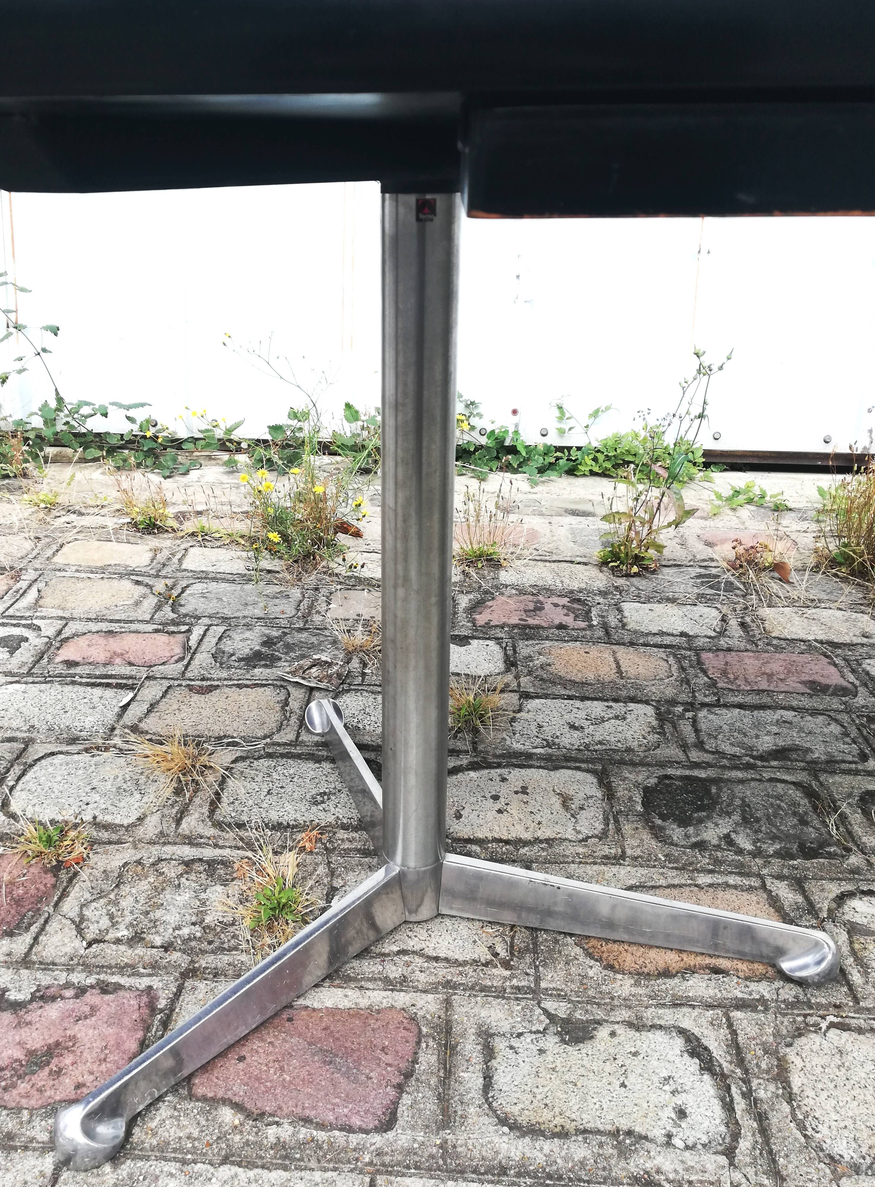 Boomerang T96 desk, Tecno