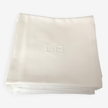 12 serviettes en damassé blanc au monogramme LA