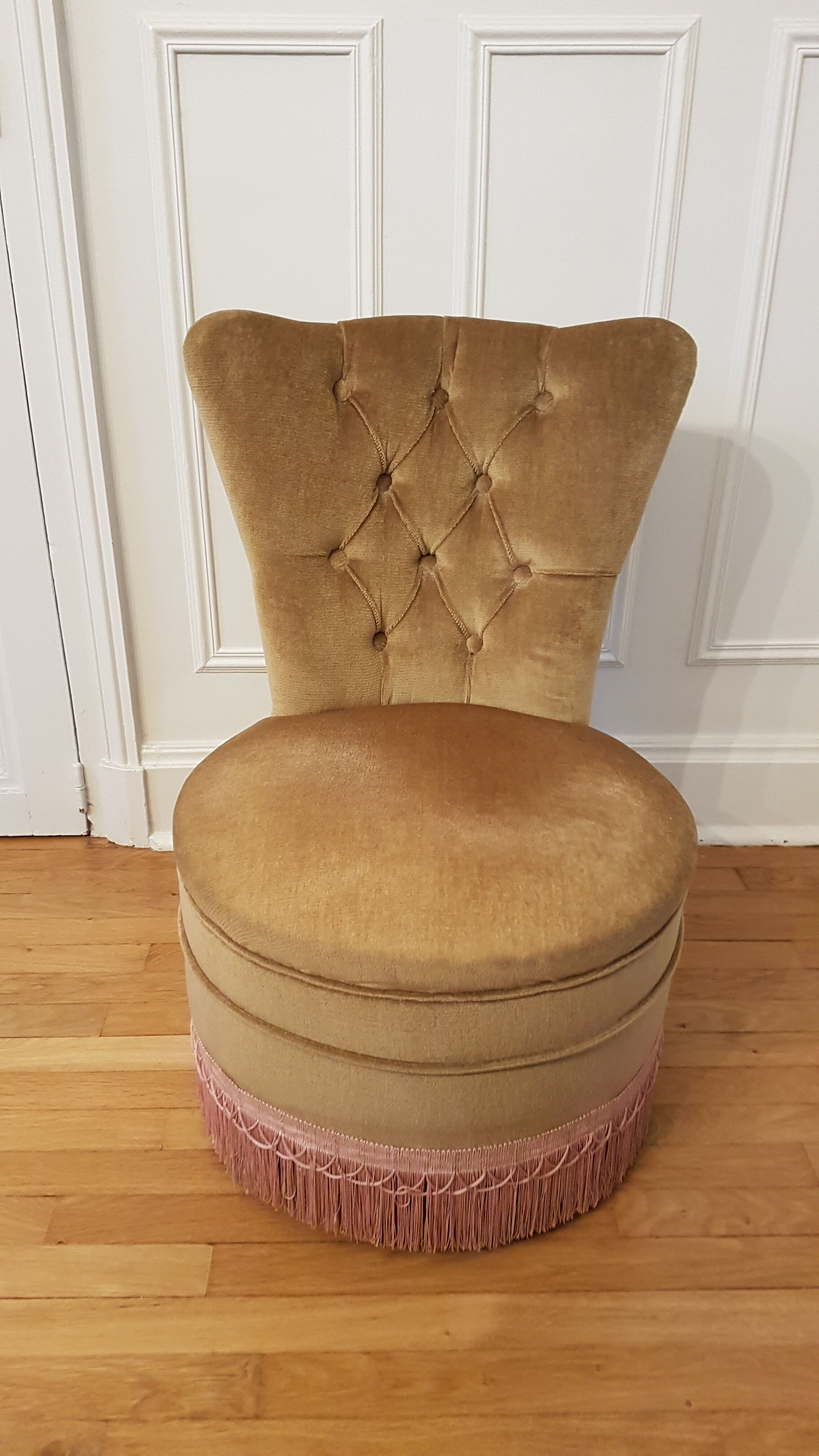 Toad armchair