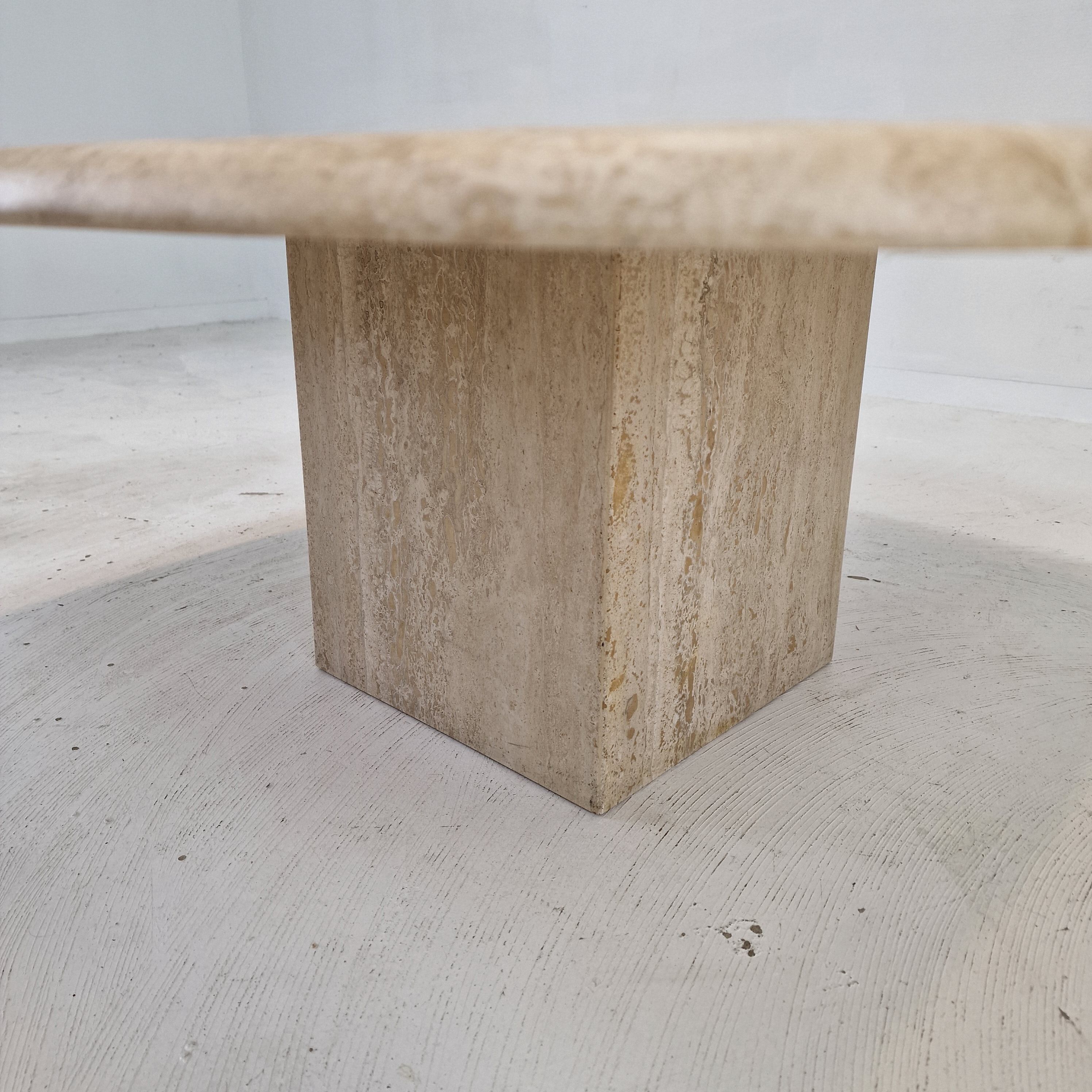 Italian coffee table in travertine 1980's