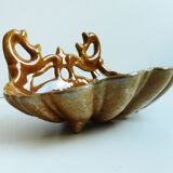 Enamelled cast iron shell soap port