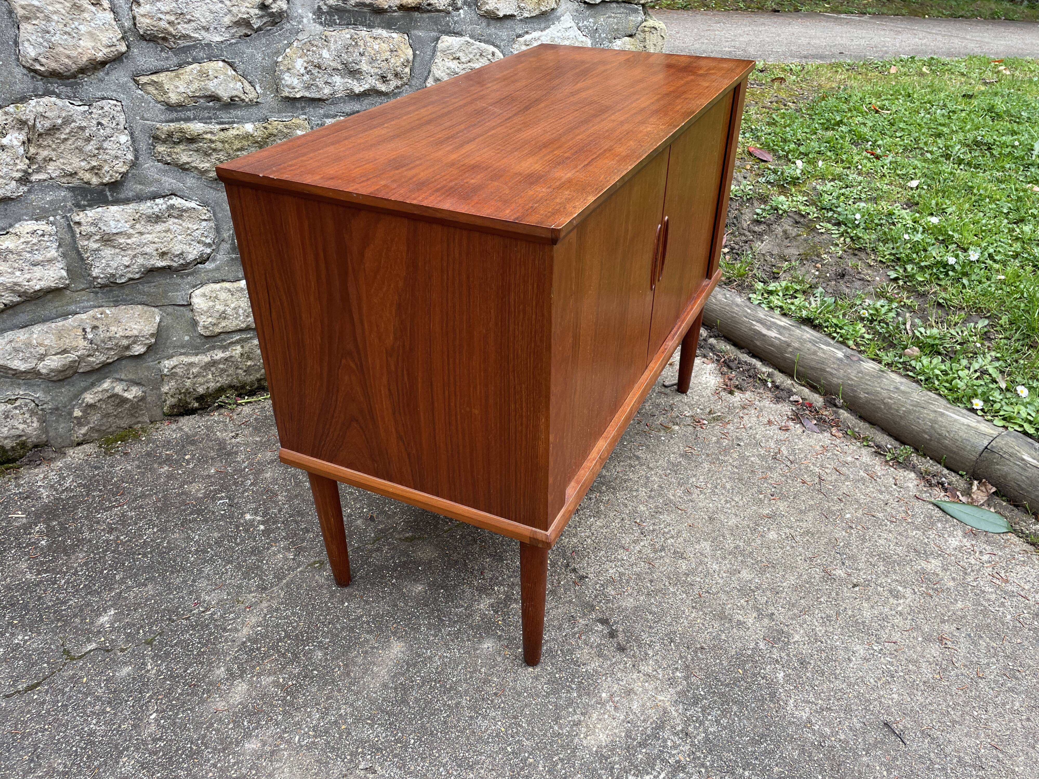 Small teak sideboard, Danish music furniture for vinyl records. Bar