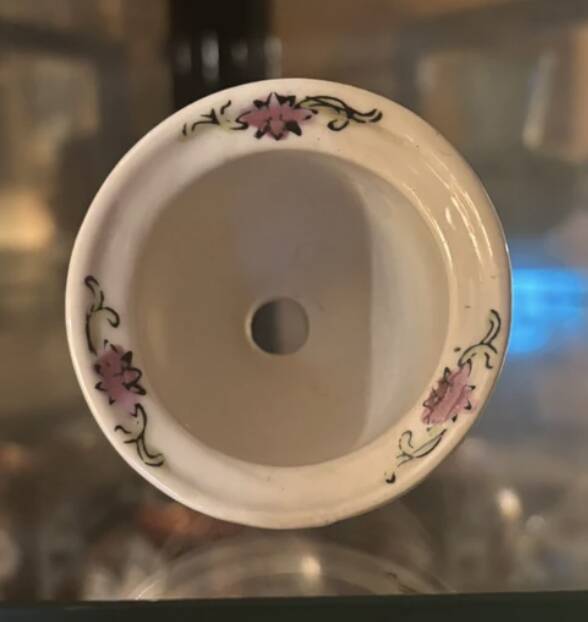 Mini porcelain cache-pot in Chinese style with its saucer.