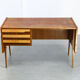 Bureau en bois du milieu du siècle