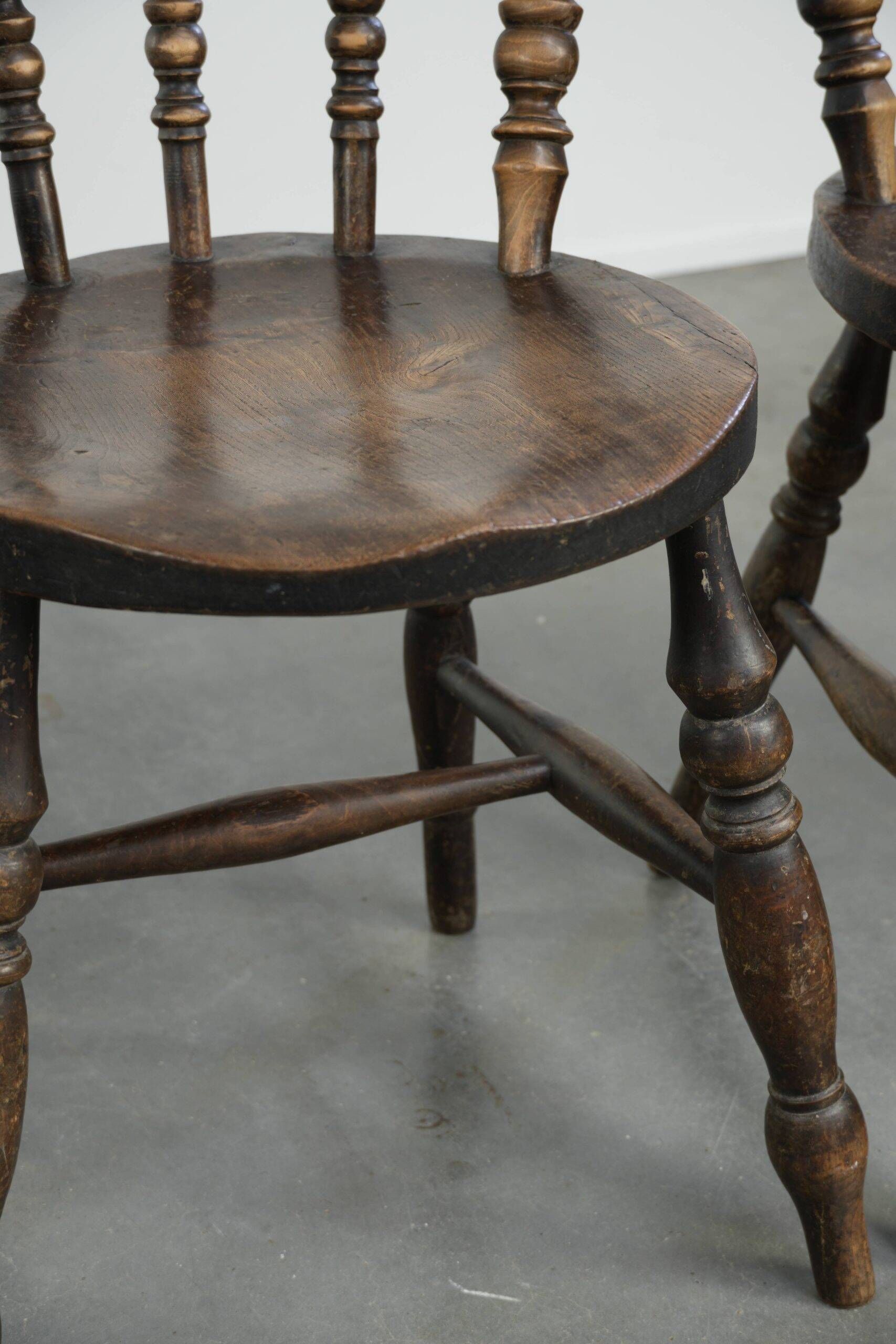 Set of 4 antique English wooden Windsor pub/bistro chairs from 19th century
