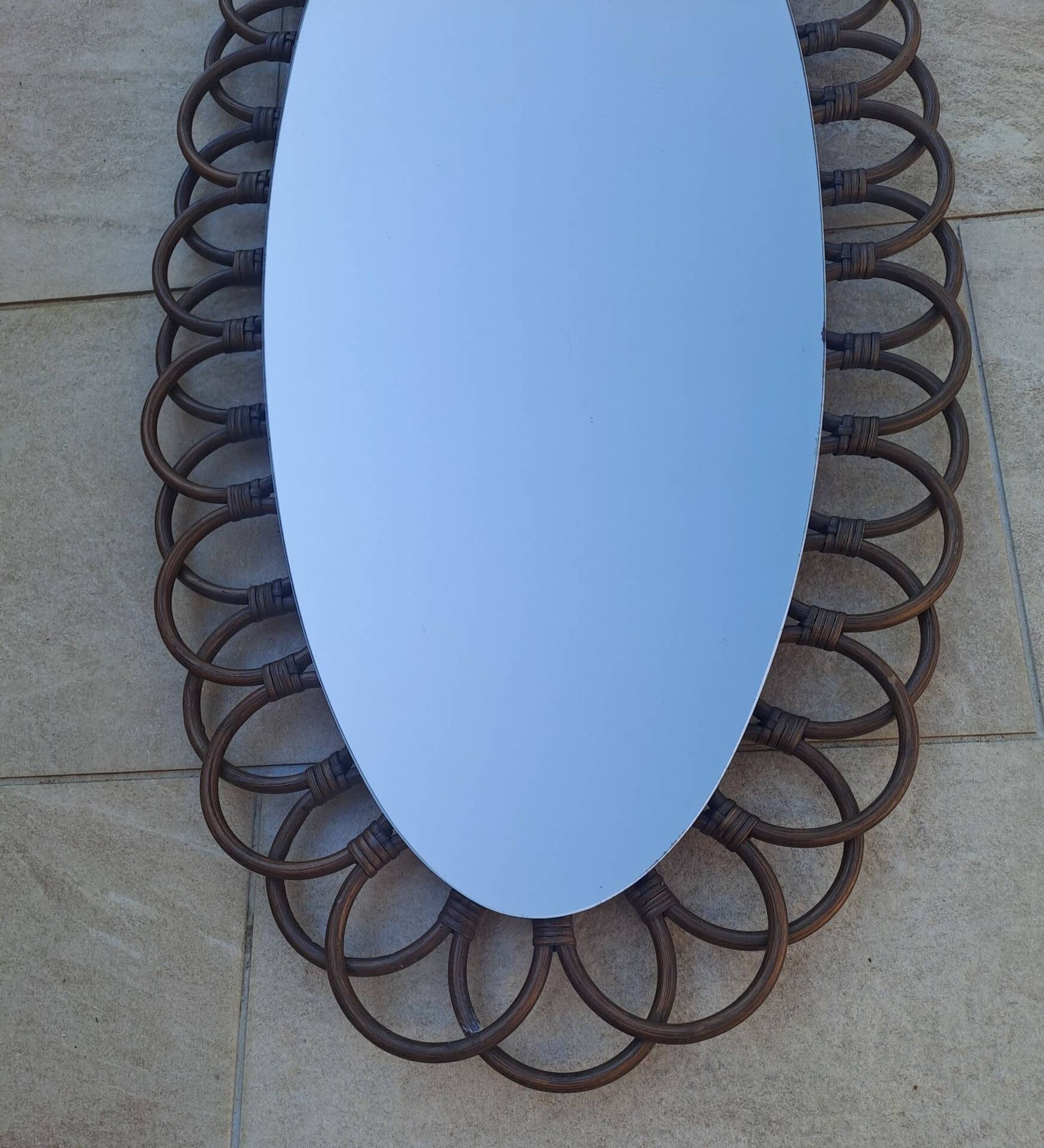 Miroir ovale en rotin années 60