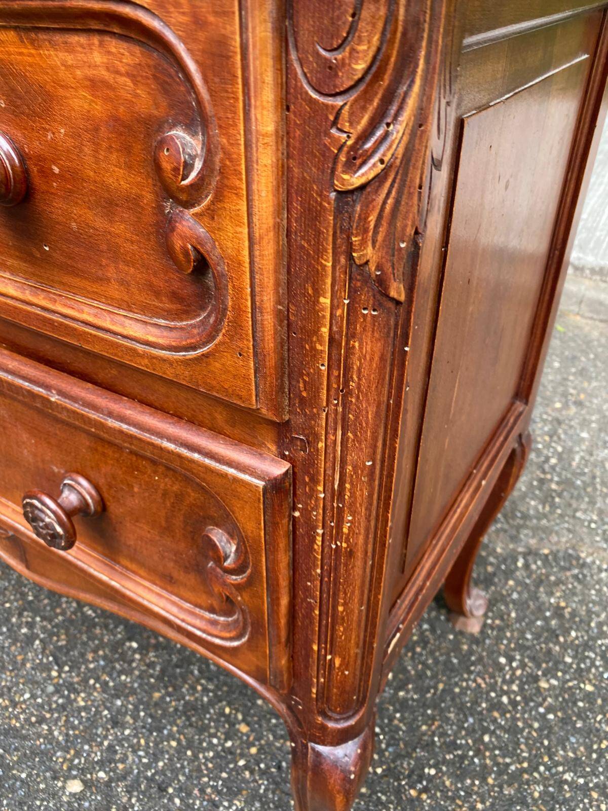 Louis XV commode in solid wood from the 19th century.