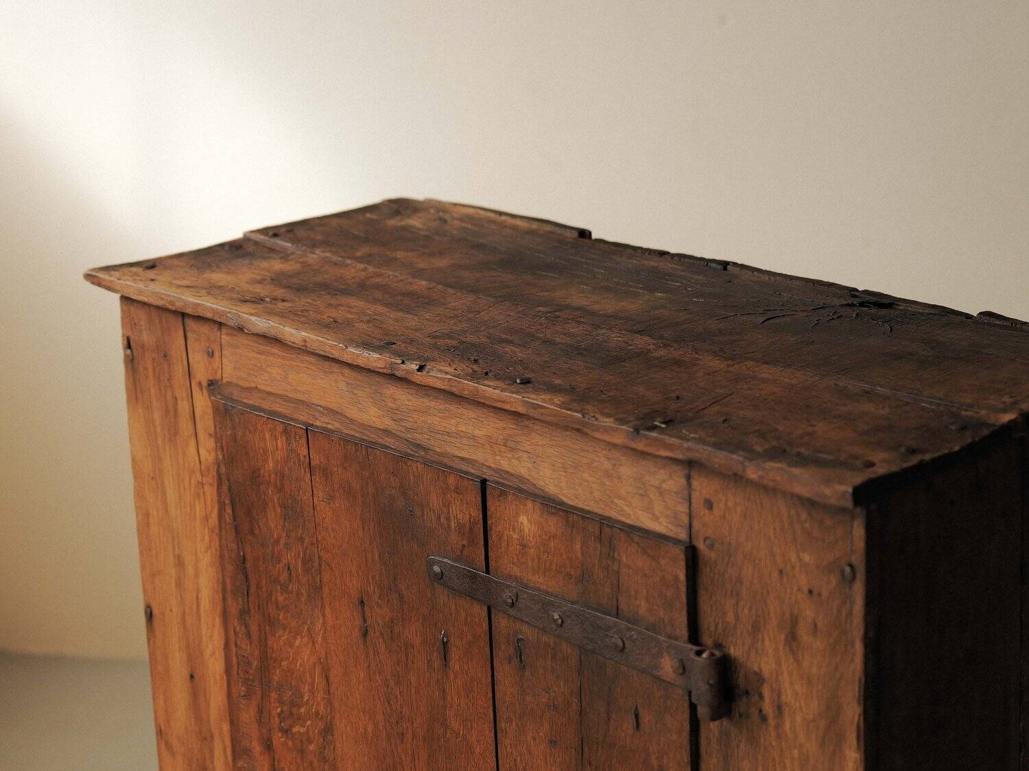 Oak furniture, folk art, Cévennes, 19th century