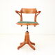 Chaise pivotante réglable en hauteur par Ton
