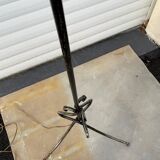 Tripod floor lamp