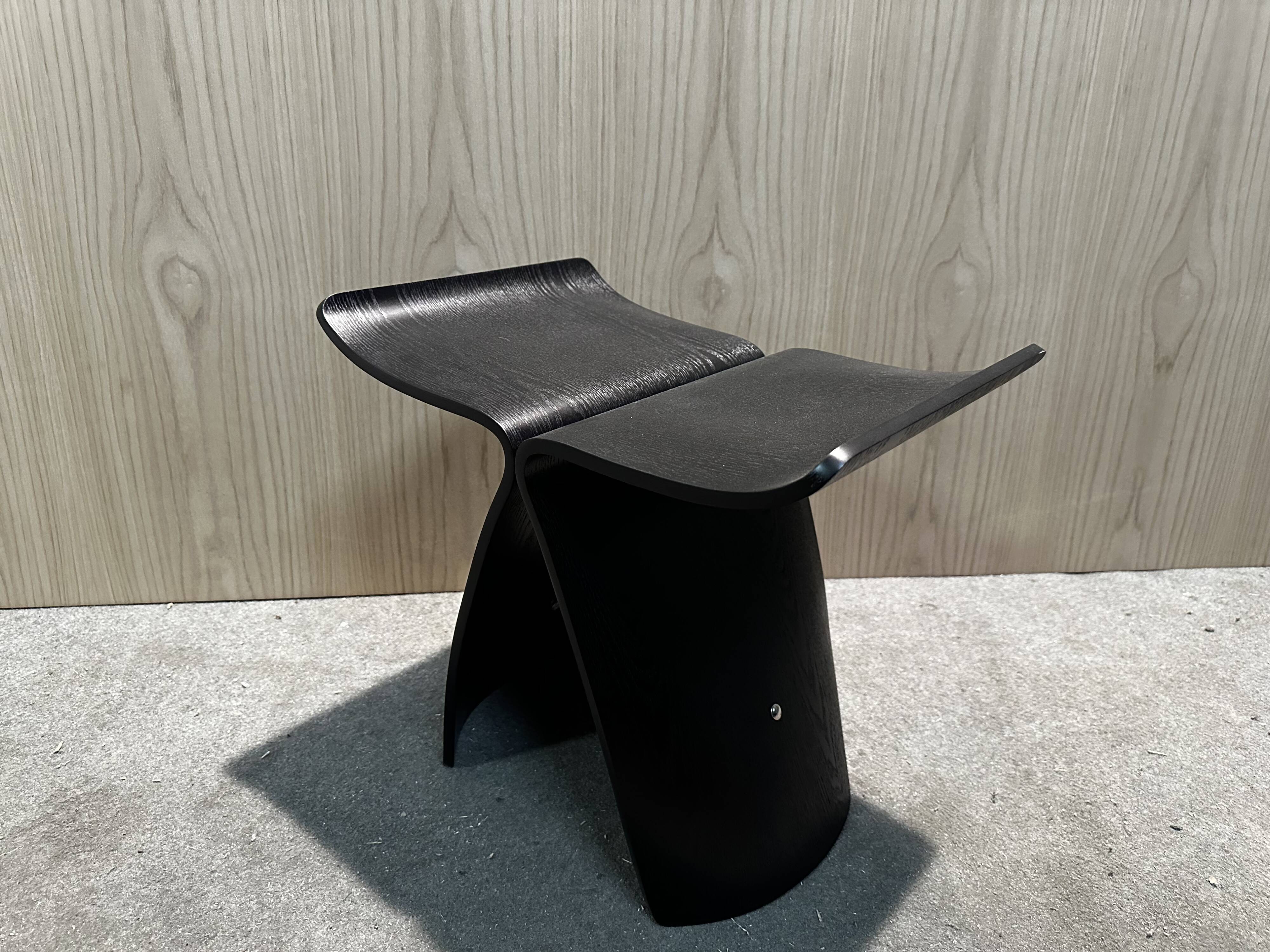 Sgabello Butterfly di Sori Yanagi per vitra