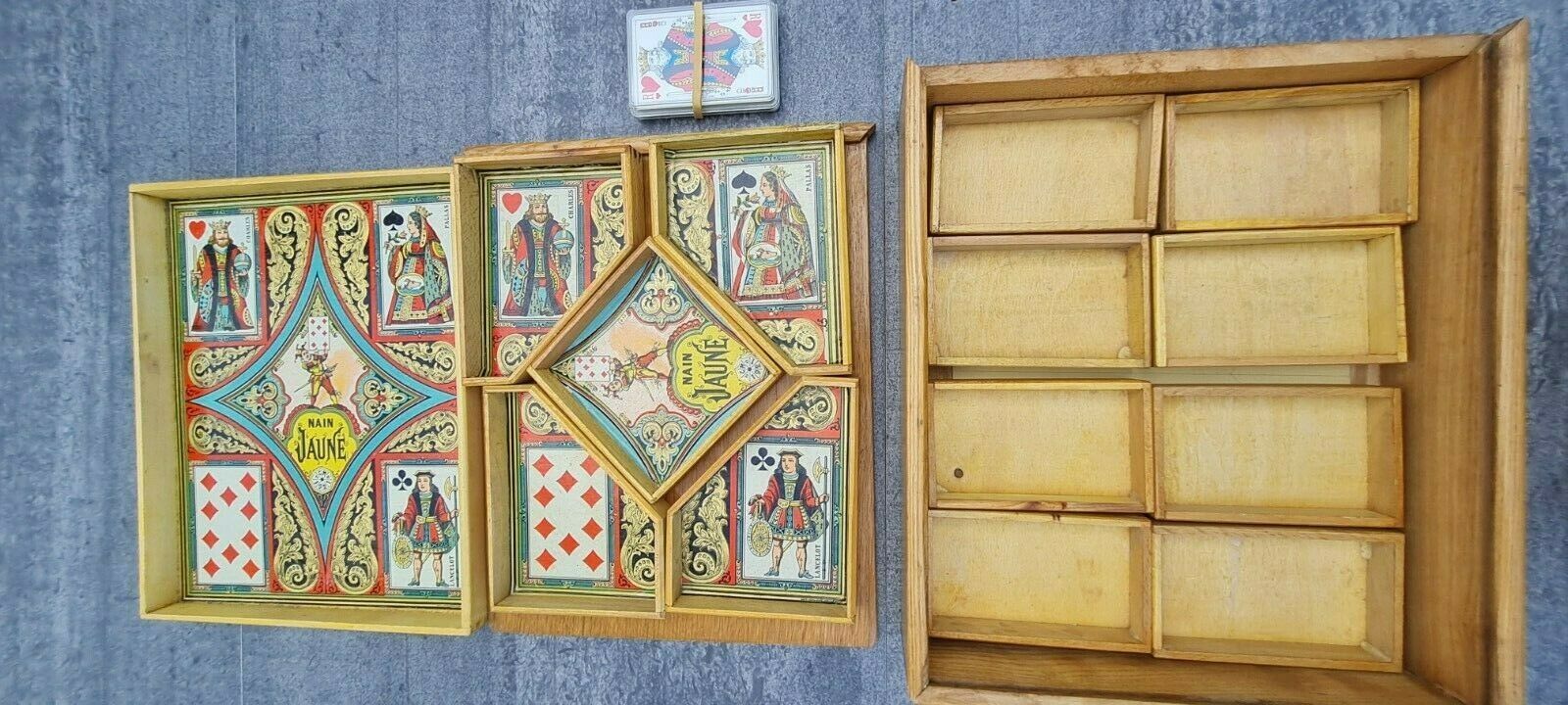 Game dwarf yellow box wood deco chromo 1921