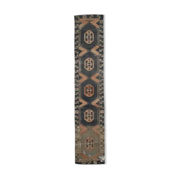 Tapis couloir en laine et coton fait main Oushak turc des années 1970, 112x574.