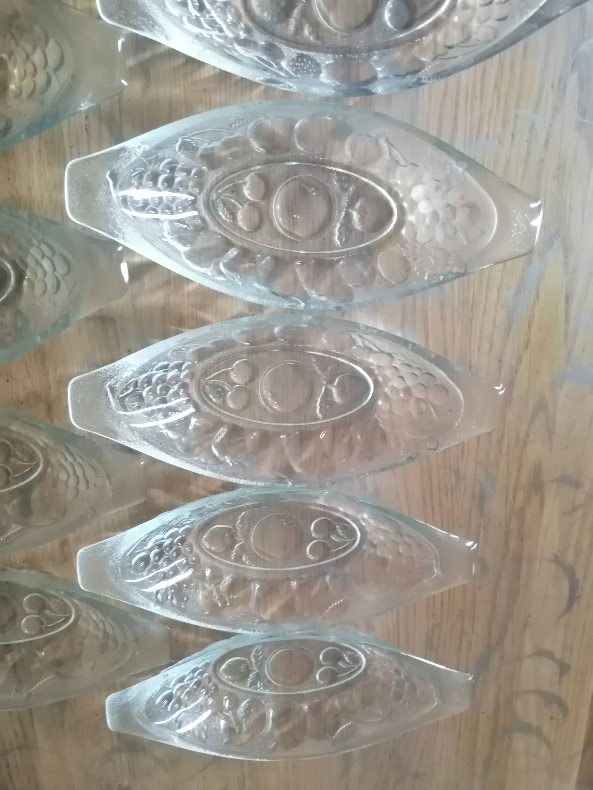set of 12 vintage transparent glass banana split bowls