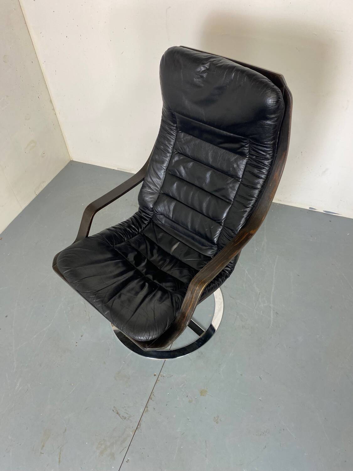 Chaise pivotante suédoise du milieu du siècle de Göte Möbler, années 1970