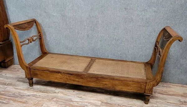 Recamier ou chaise longue époque Consulat en merisier massif vers 1800