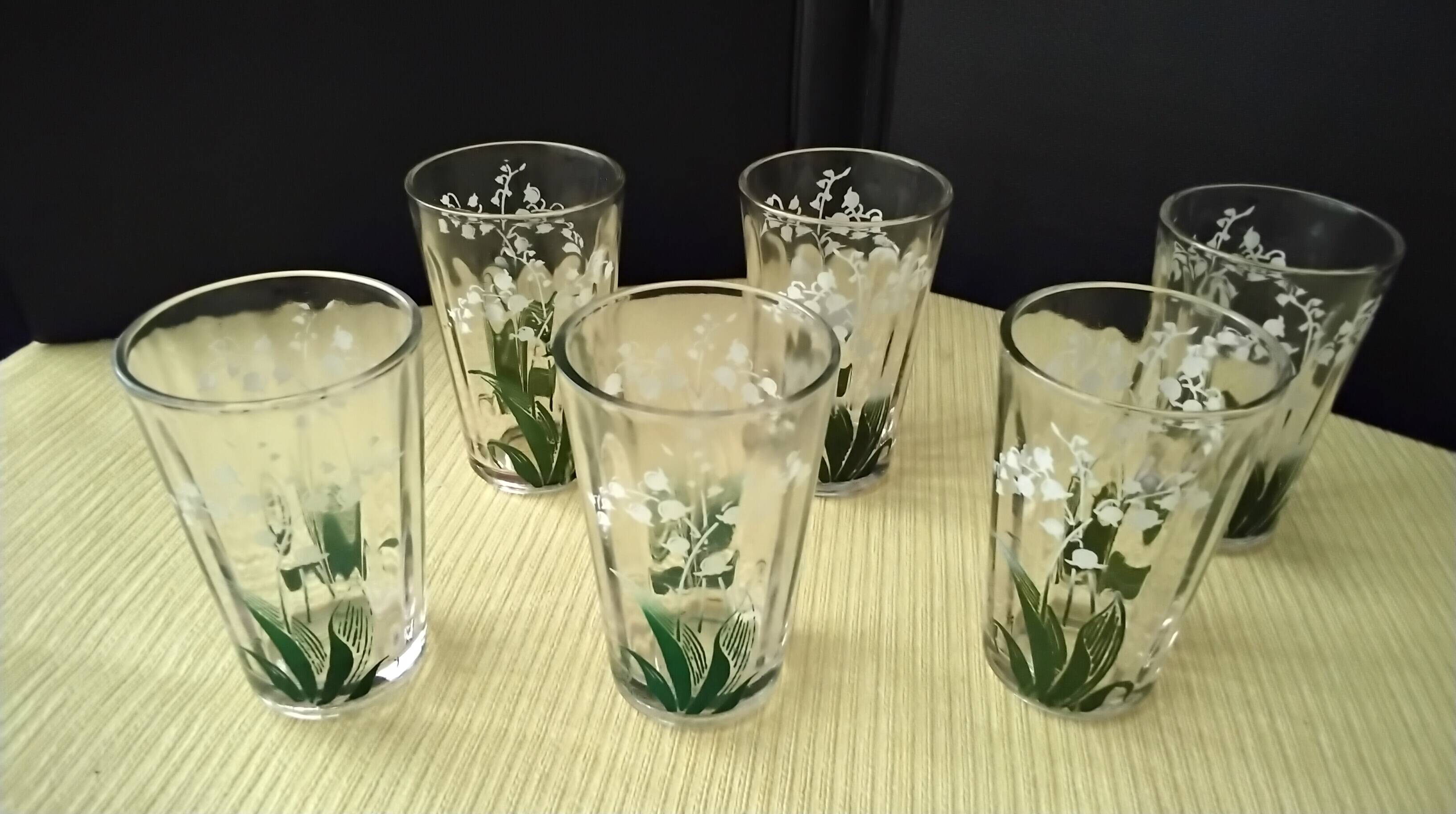 6 Verres gobelets anciens Décor de muguet sérigraphié