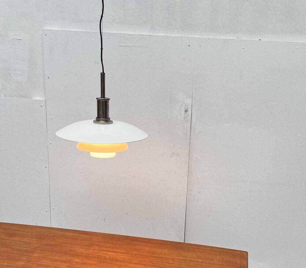 Lampe suspendue en métal et verre modèle danois milieu du siècle Ph 4 1/2 - 4 par Poul Henningsen pour Louis Poulsen, années 1980