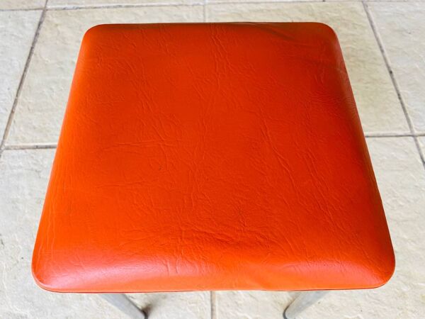 Tabouret vintage skaï orange et pieds chrome circa 70s