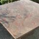 Table en marbre rouge