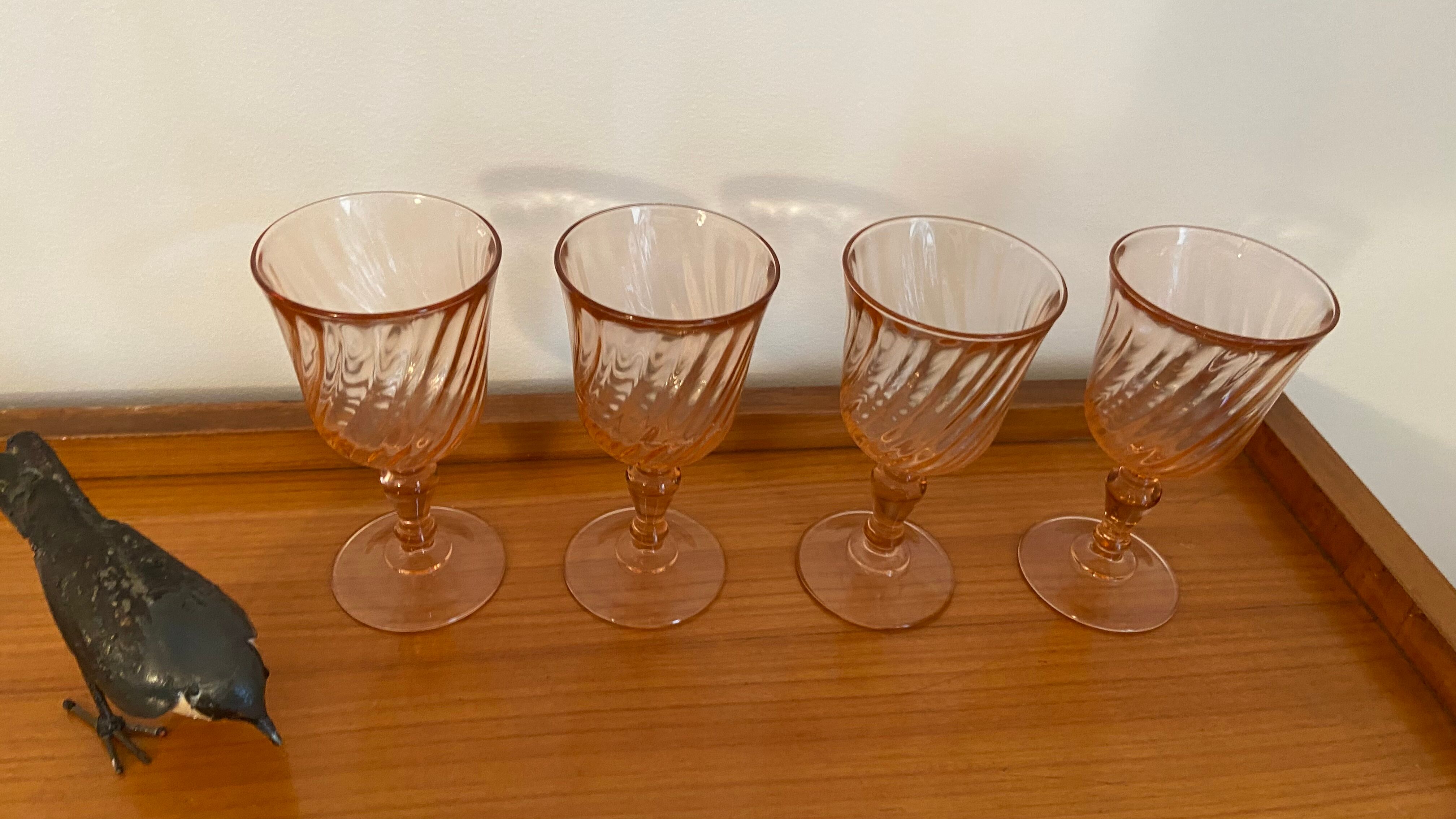 Pop-up Christmas 2022 - Series of 4 wine glasses in vintage pink glass