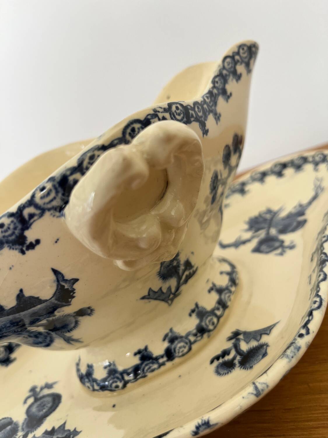 Saucière terre de fer « Chardon » signée GIEN