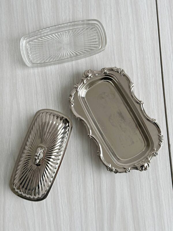 Beurrier inox brillant avec couvercle