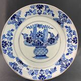 17th-18th century Delft earthenware plate signed AK Adriaen Kocx 1690-1701