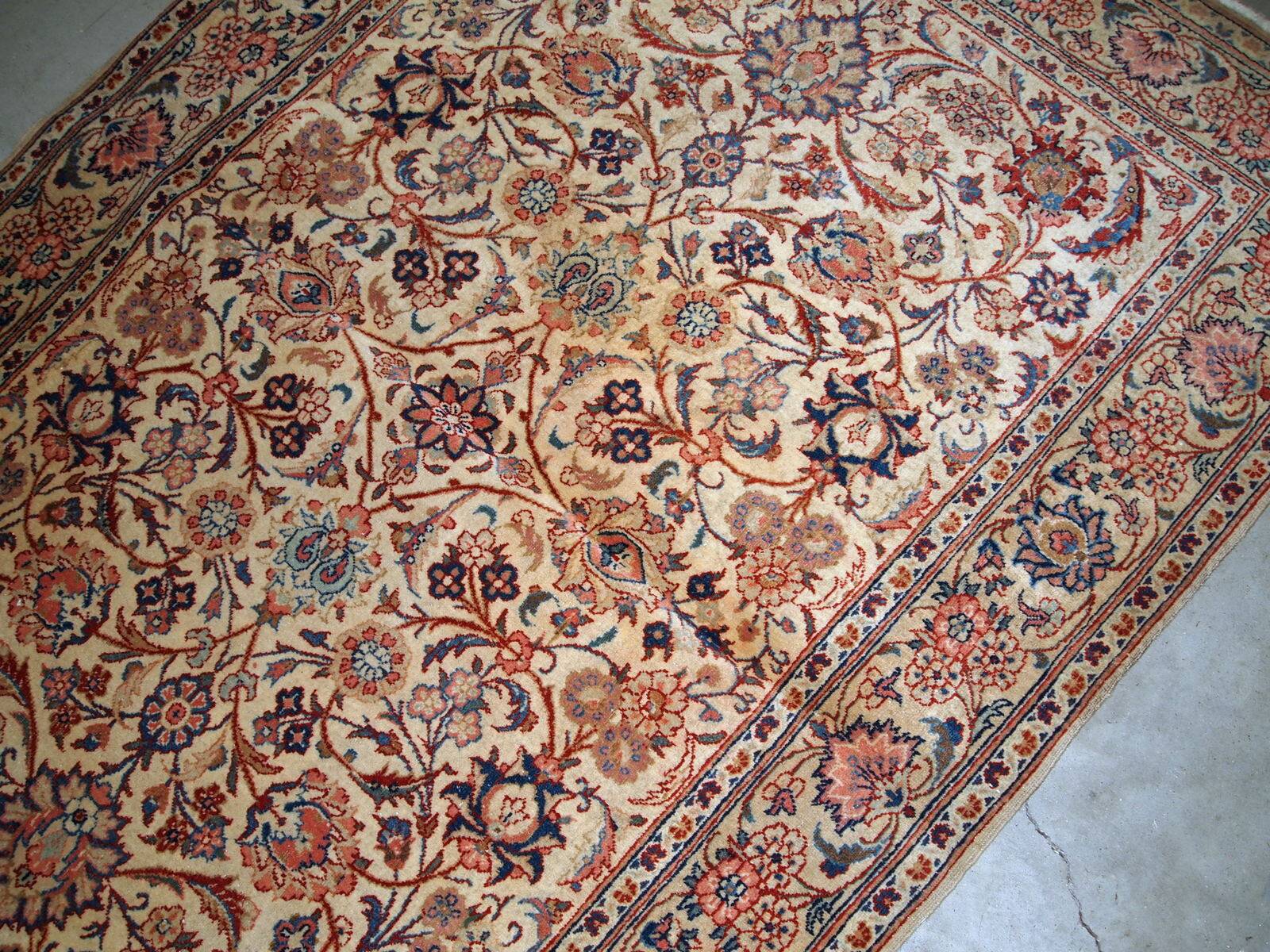 Handmade antique Persian Kashan rug 4.1' x 6.3' (125cm x 192cm) 1910s - 1B735