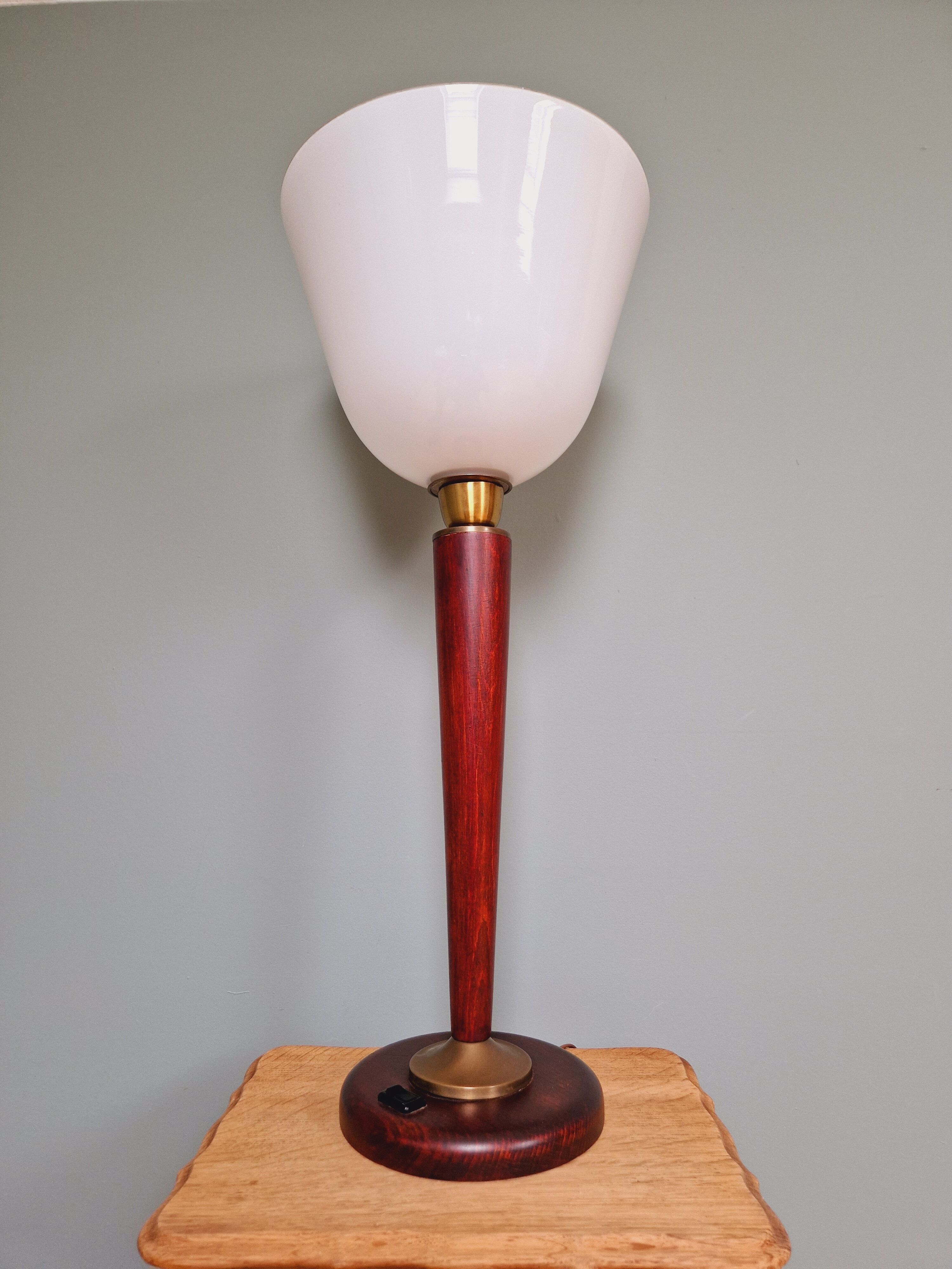 Large Art Deco lamp, in mahogany and opaline wood, 1920s-30s